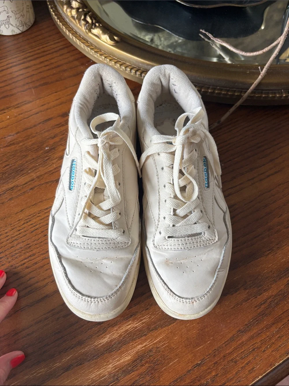Reebok Off-White Leather Low-Top Sneakers with Blue Logo Size 8